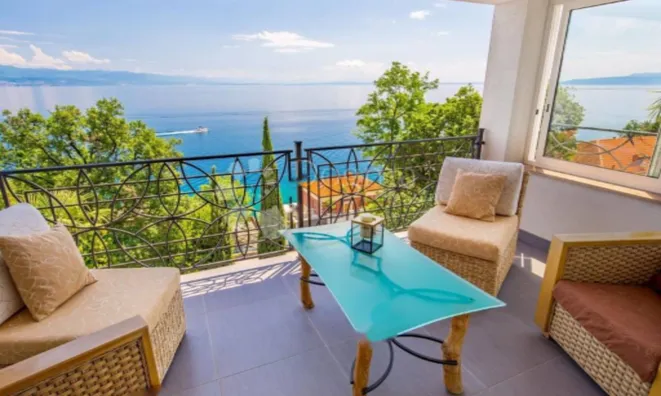 Недвижимость Четырехкомнатная квартира, Центр: 2