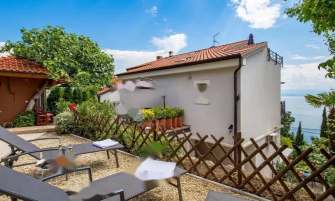 Недвижимость Четырехкомнатная квартира, Центр: 3