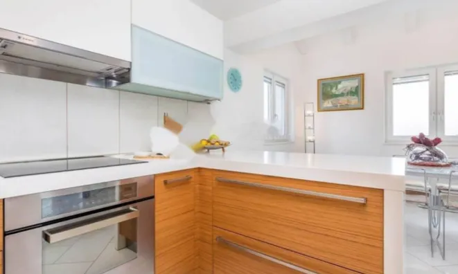 Недвижимость Четырехкомнатная квартира, Центр: 10