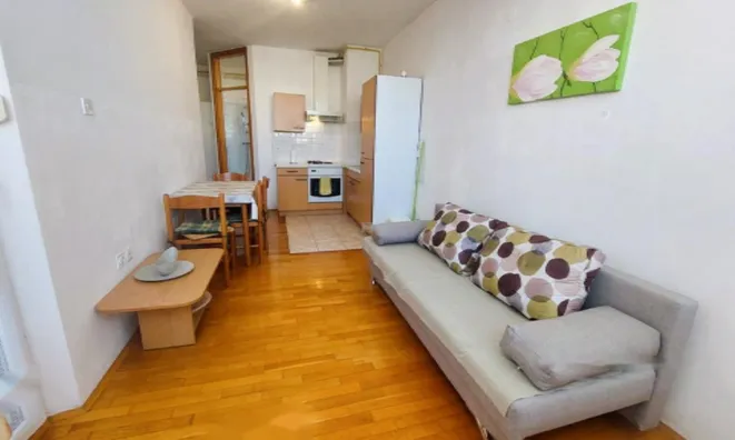 Недвижимость Квартира с 2 комнатами, Дивача: 1