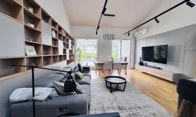 Недвижимость Четырёхкомнатная квартира в Изоле: 15