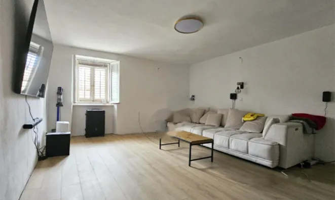 Недвижимость Двухкомнатная квартира рядом с морем: 1