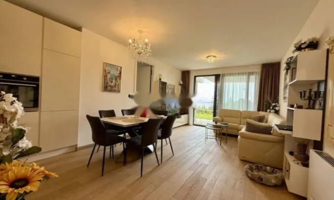 Недвижимость Трехкомнатная квартира в центре: 2