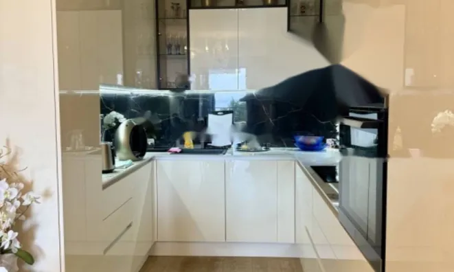 Недвижимость Трехкомнатная квартира в центре: 3