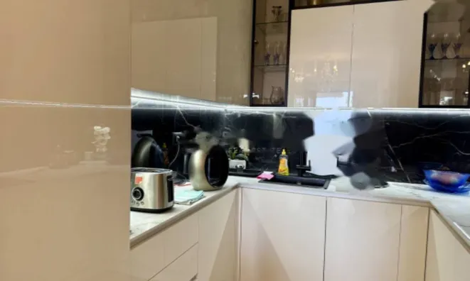 Недвижимость Трехкомнатная квартира в центре: 4