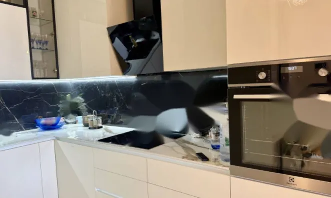 Недвижимость Трехкомнатная квартира в центре: 5