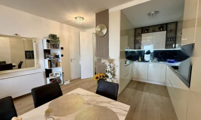 Недвижимость Трехкомнатная квартира в центре: 7