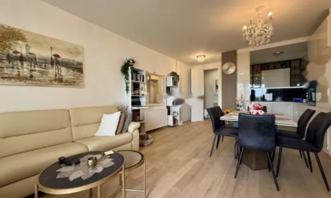 Недвижимость Трехкомнатная квартира в центре: 8