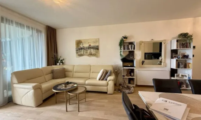 Недвижимость Трехкомнатная квартира в центре: 9