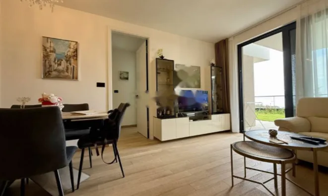 Недвижимость Трехкомнатная квартира в центре: 10