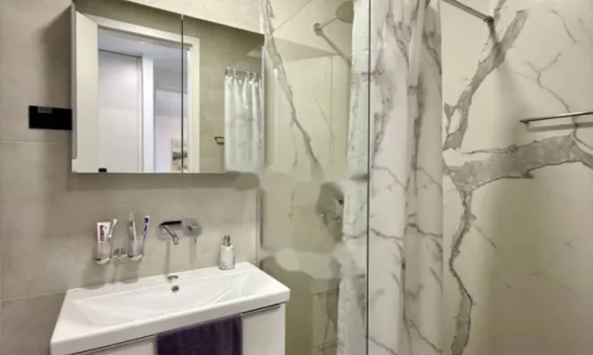 Недвижимость Трехкомнатная квартира в центре: 13