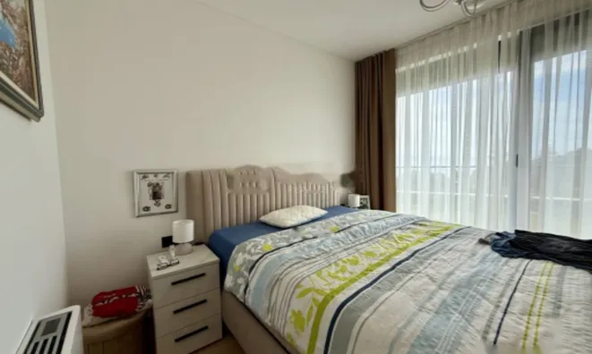 Недвижимость Трехкомнатная квартира в центре: 16