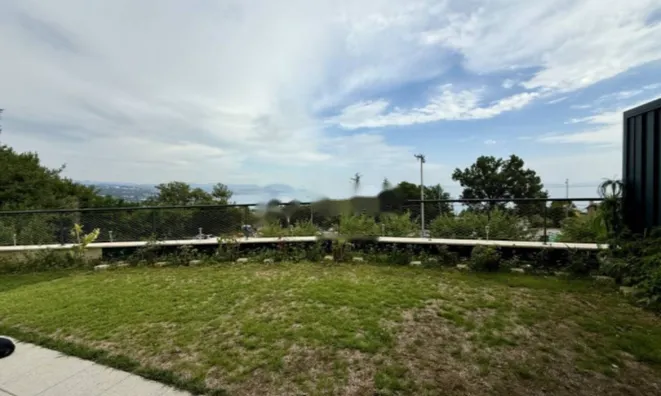 Недвижимость Трехкомнатная квартира в центре: 18