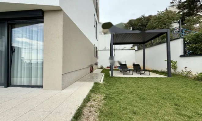 Недвижимость Трехкомнатная квартира в центре: 22