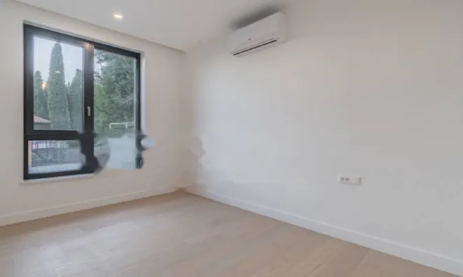 Недвижимость Четырехкомнатная квартира: 3