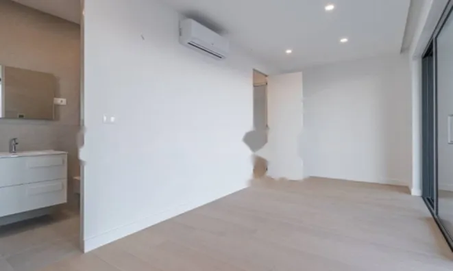 Недвижимость Четырехкомнатная квартира: 13