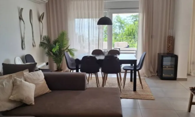 Недвижимость Семейный дом 300 м², Побри: 9