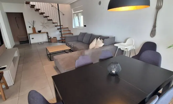 Недвижимость Семейный дом 300 м², Побри: 10