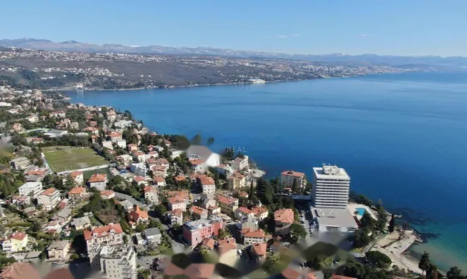 Недвижимость Трехкомнатная квартира, Центр: 1