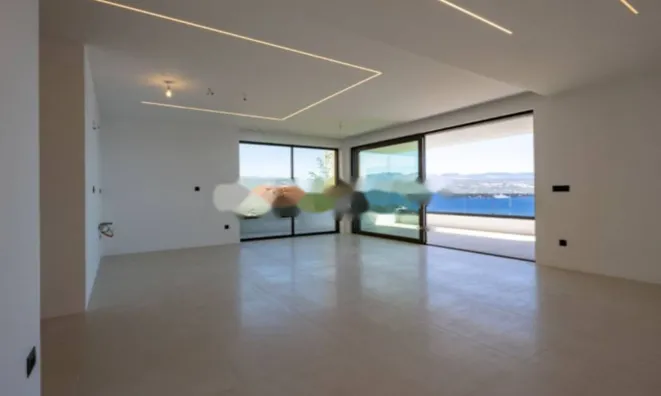 Недвижимость Четырехкомнатная квартира в Центре: 1