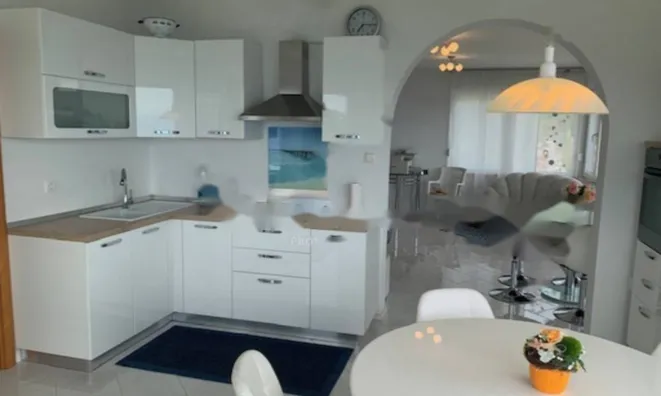 Недвижимость Трёхкомнатная квартира, центр: 12