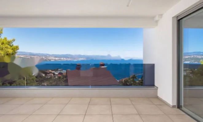 Недвижимость Трехкомнатная квартира в центре: 5