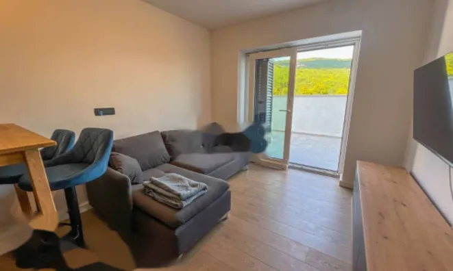 Недвижимость Двухкомнатная квартира, центр: 4