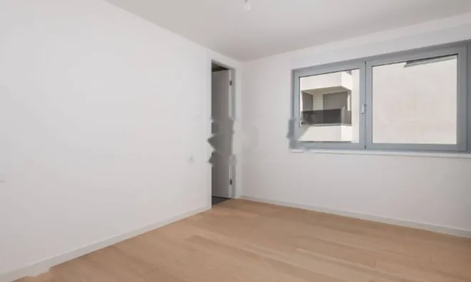 Недвижимость Трехкомнатная квартира в центре: 5