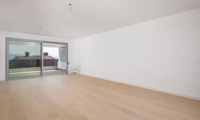 Недвижимость Трехкомнатная квартира в центре: 9