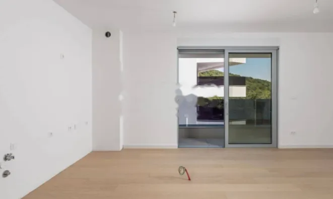 Недвижимость Трехкомнатная квартира в центре: 10