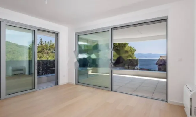 Недвижимость Трехкомнатная квартира в центре: 13