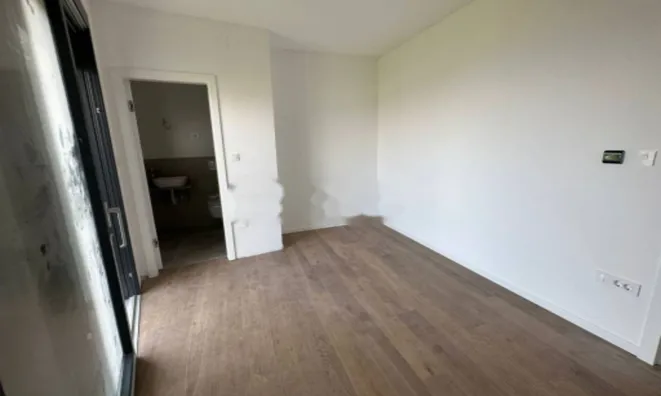 Недвижимость Четырехкомнатная квартира в центре: 5