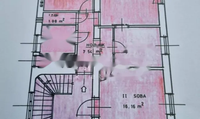 Недвижимость Трехкомнатная квартира в Центре: 1