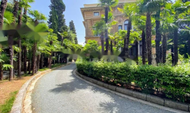 Недвижимость Трехкомнатная квартира, Центр: 2