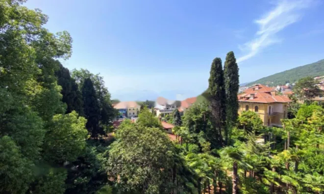 Недвижимость Трехкомнатная квартира, Центр: 3