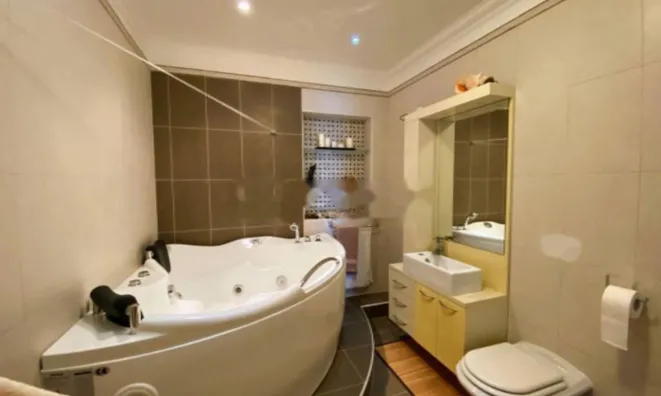 Недвижимость Трехкомнатная квартира, Центр: 14