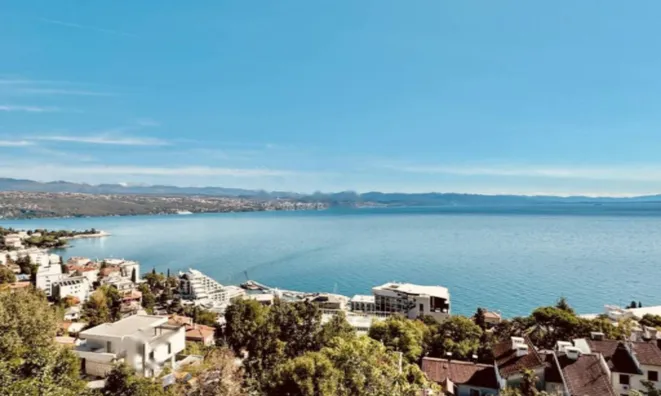 Недвижимость Квартира на втором этаже, Опатия: 20