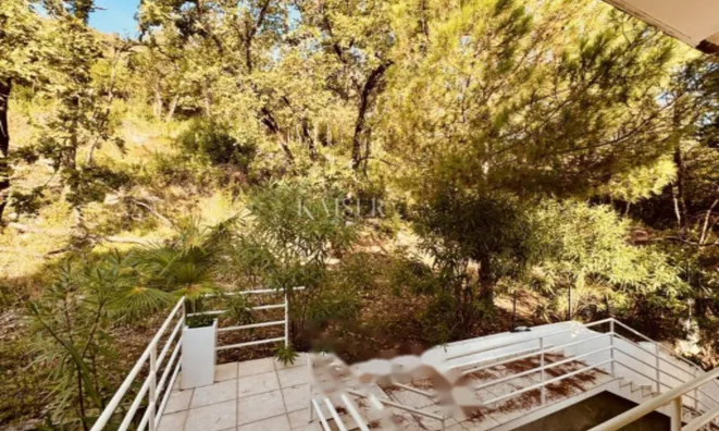 Недвижимость Квартира на втором этаже, Опатия: 29