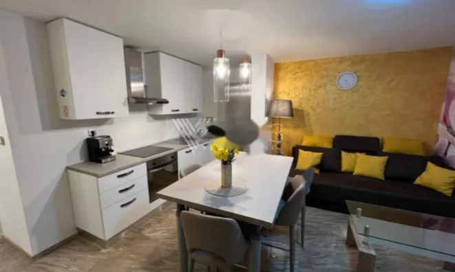 Недвижимость Двухкомнатная квартира, Центр: 2