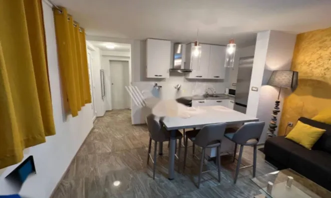 Недвижимость Двухкомнатная квартира, Центр: 4