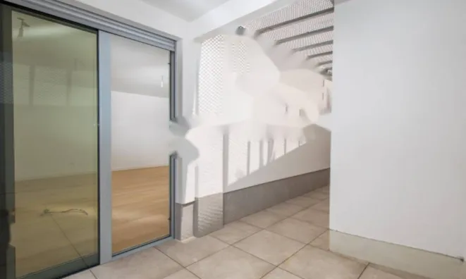 Недвижимость Трехкомнатная квартира, Центр: 4