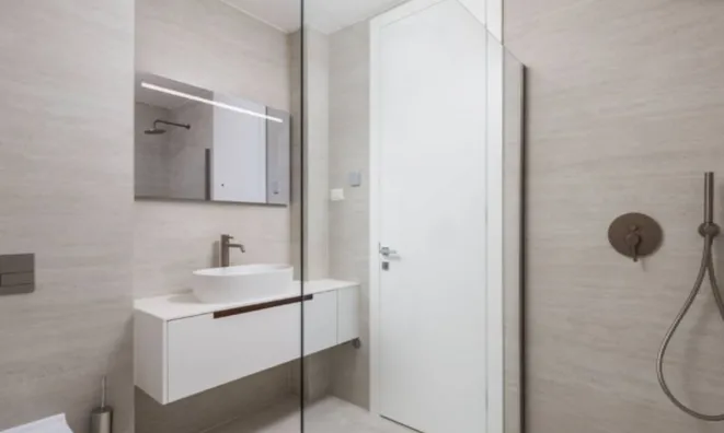 Недвижимость Трехкомнатная квартира, Центр: 6