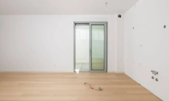 Недвижимость Трехкомнатная квартира, Центр: 18