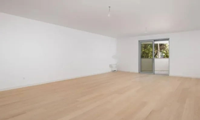 Недвижимость Трехкомнатная квартира, Центр: 21