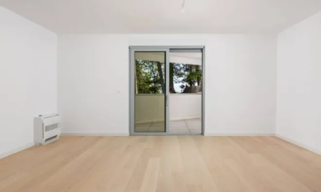 Недвижимость Трехкомнатная квартира, Центр: 22