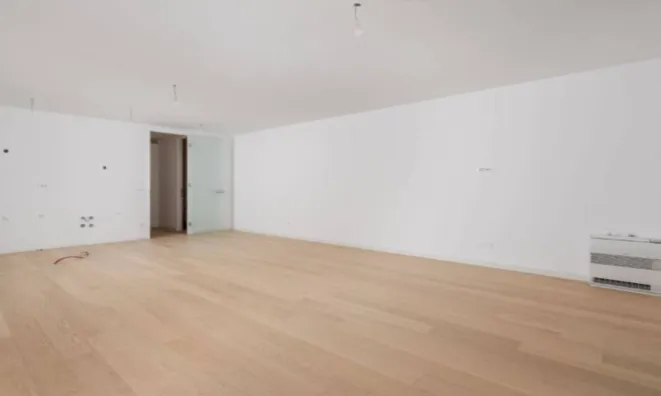 Недвижимость Трехкомнатная квартира, Центр: 23