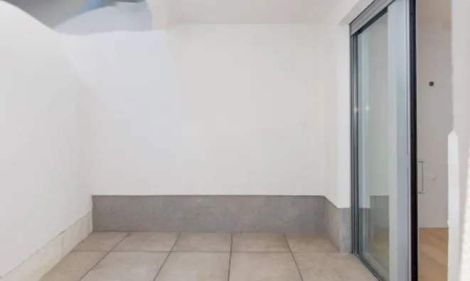 Недвижимость Трехкомнатная квартира, Центр: 24