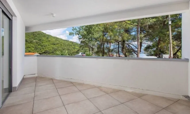 Недвижимость Трёхкомнатная квартира, Опатия: 18