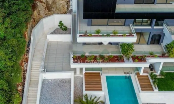 Недвижимость Двухкомнатная квартира в центре: 12