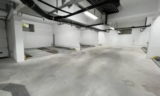 Недвижимость Трехкомнатная квартира, Центр: 22